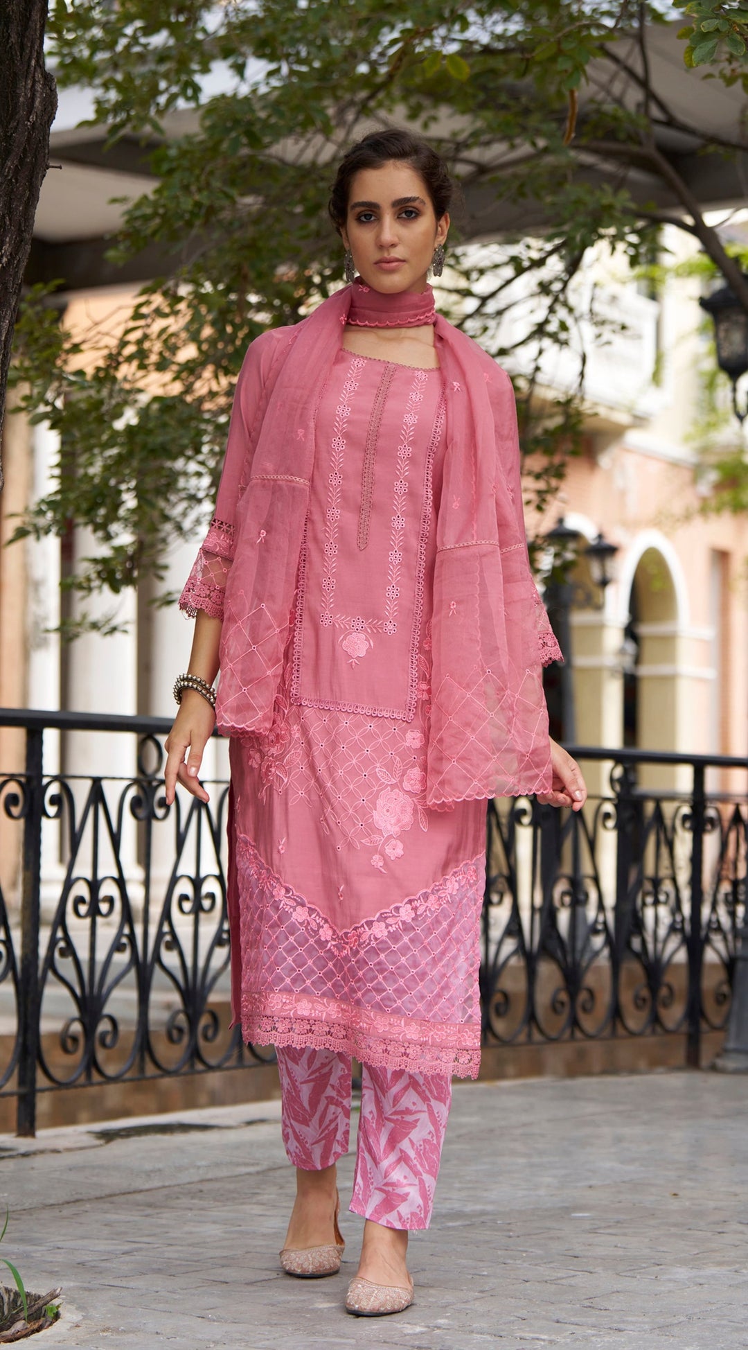 Shonak Pink Embroidery Suit Set