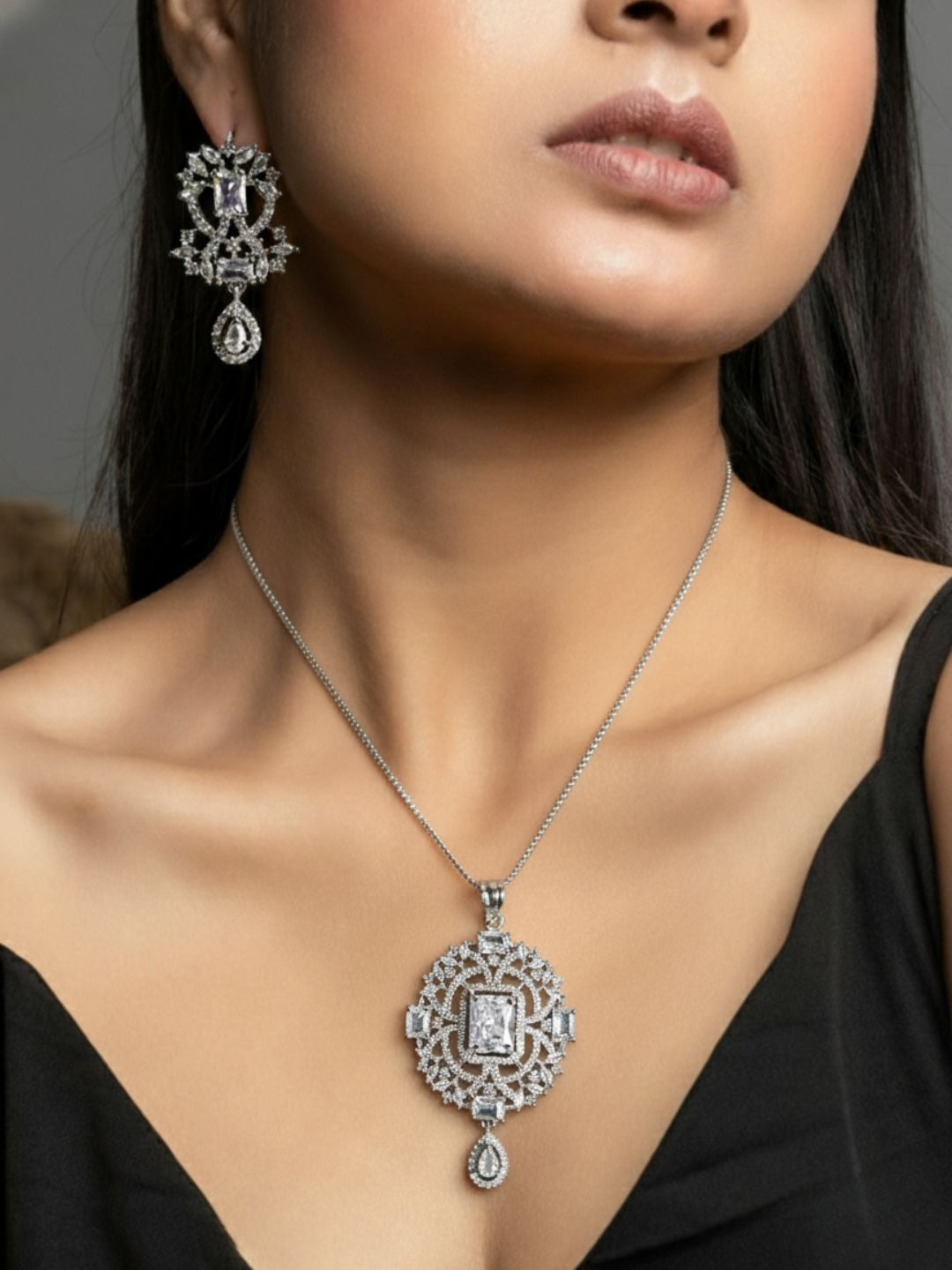 Savana Diamond Earing & Pendant Set