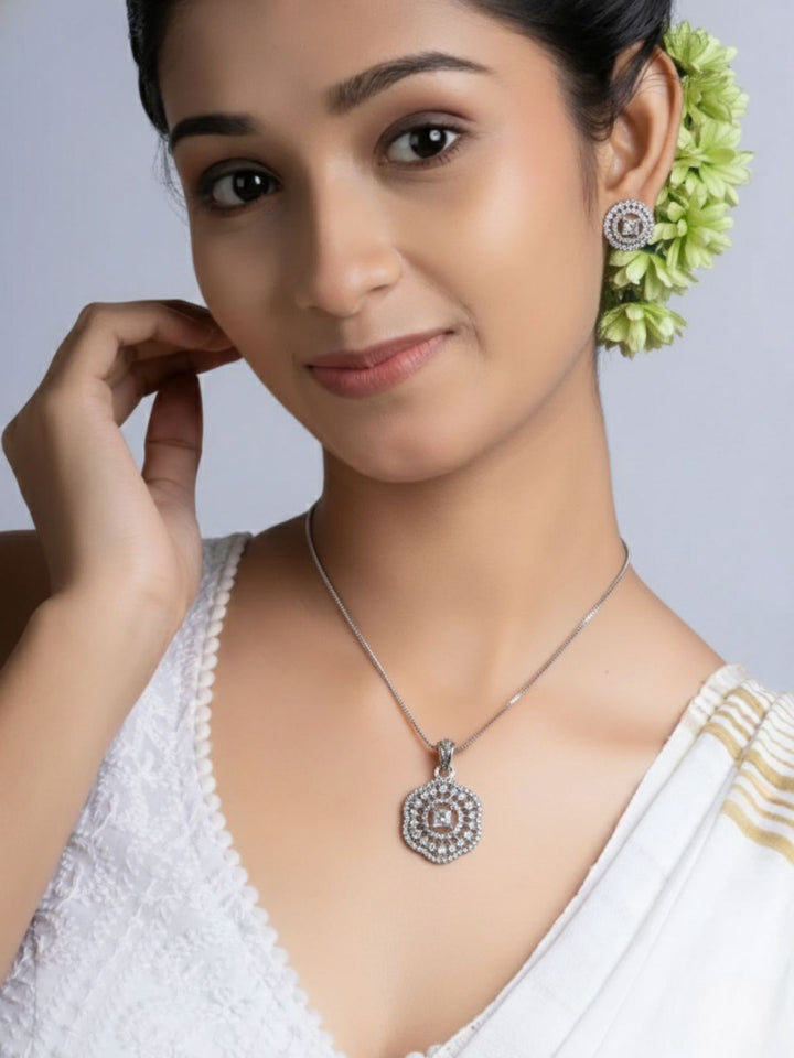 Savana Diamond Earing & Pendant Set