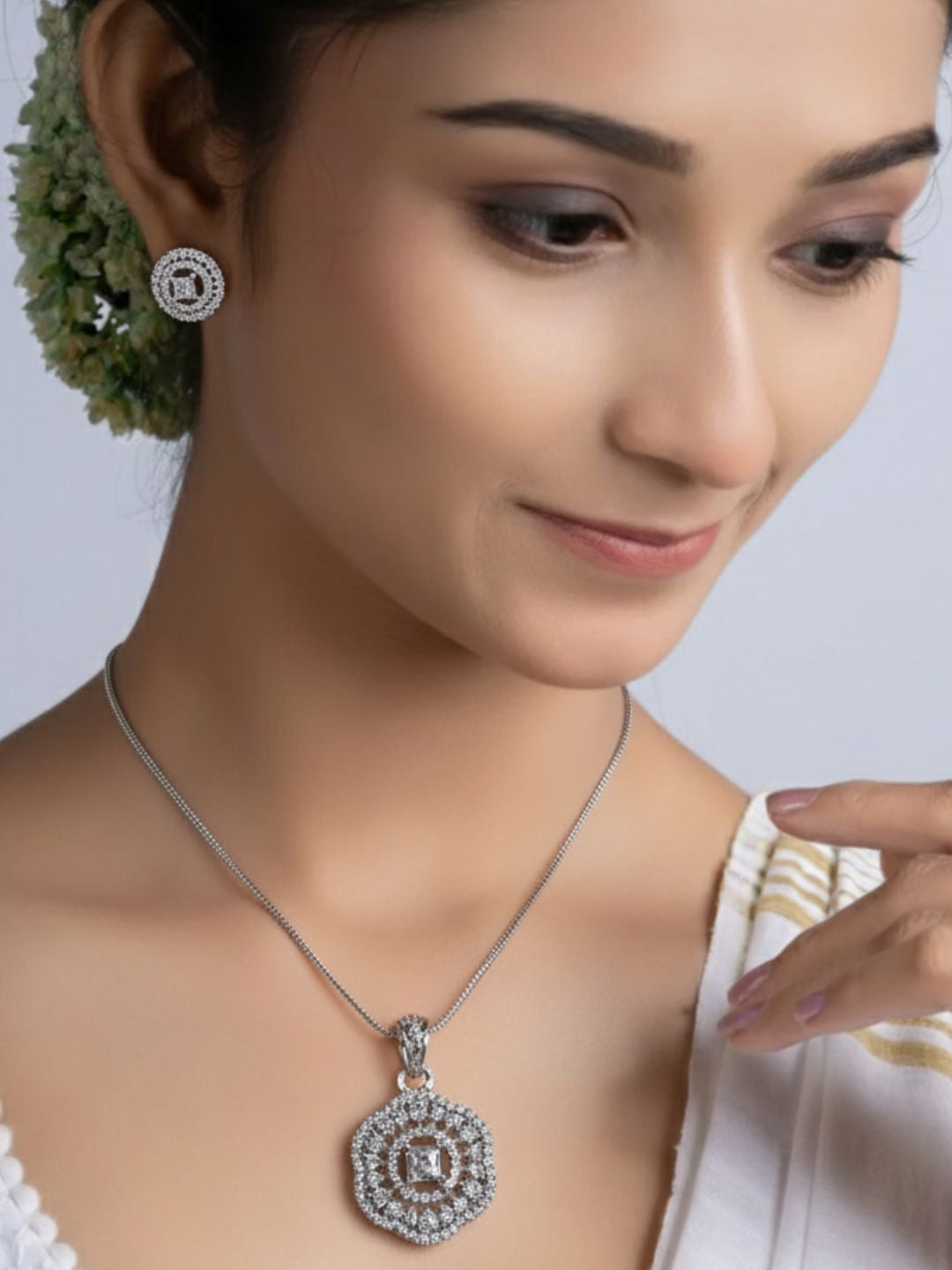 Savana Diamond Earing & Pendant Set