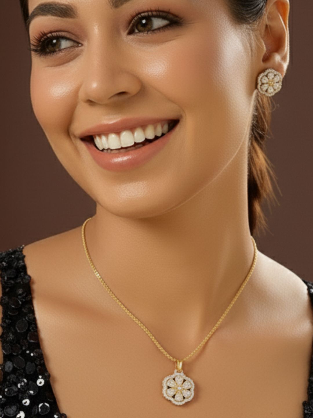 Antaara diaomond earing & pendant stud