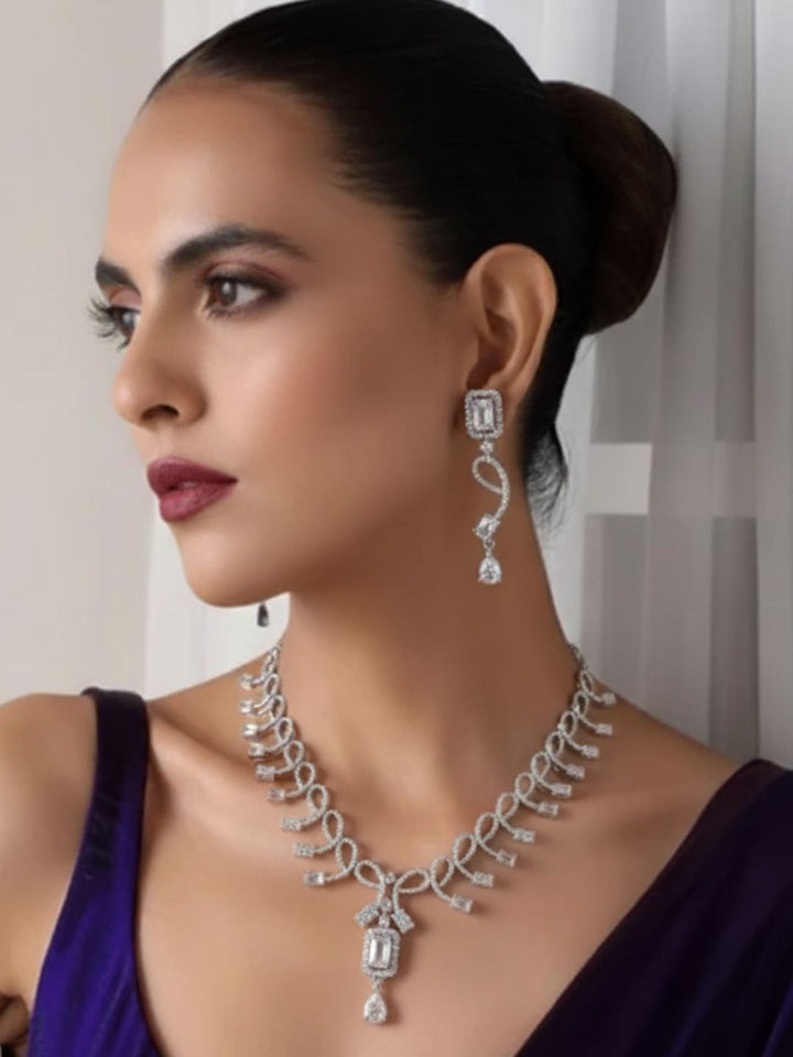 Antaara Diamond Necklace with Earings