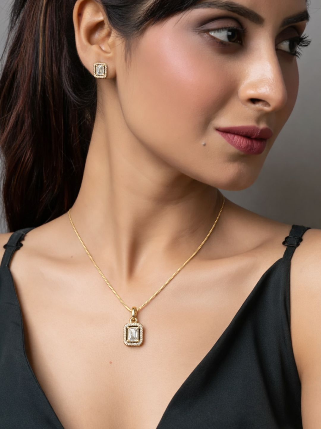 Alankrita Diamond earing & pendant stud