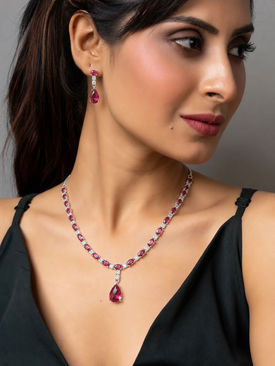 Nayra diamond necklace with earings set