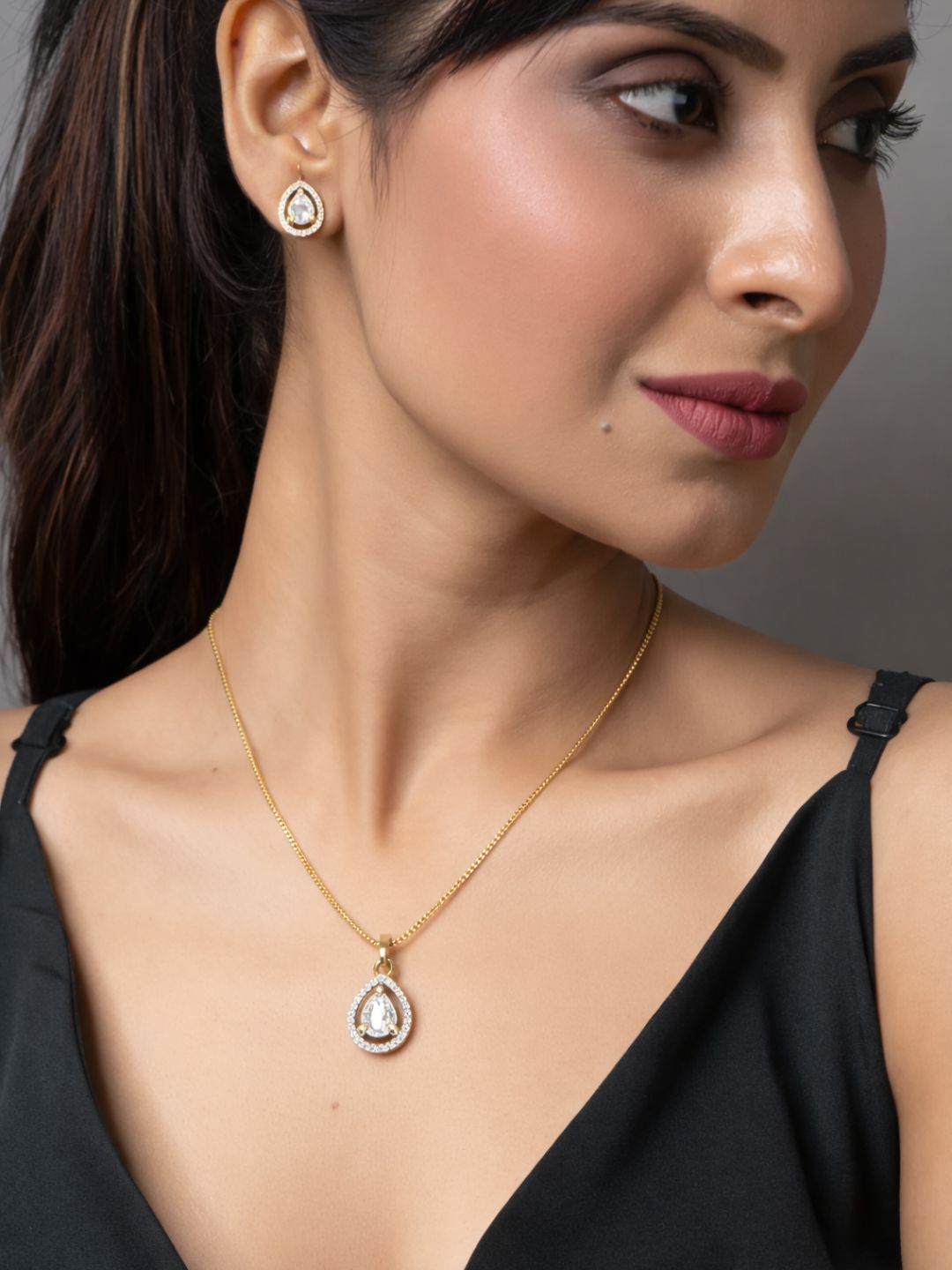 Alankrita Diamond earing & pendant stud