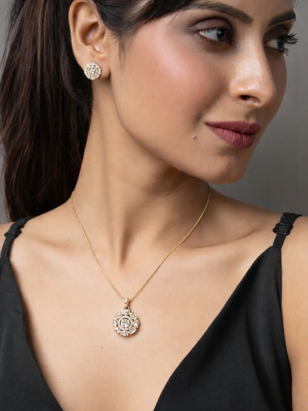 Alankrita Diamond earing & pendant stud