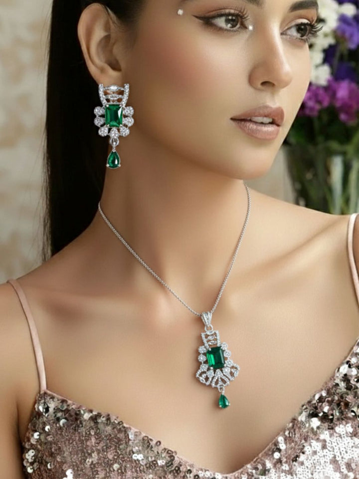 Savana Diamond Earing & Pendant Set