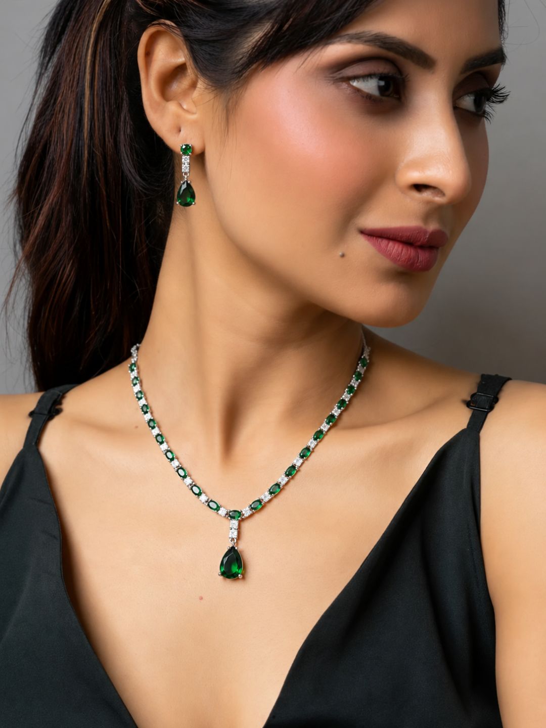 Nayra diamond necklace with earings set
