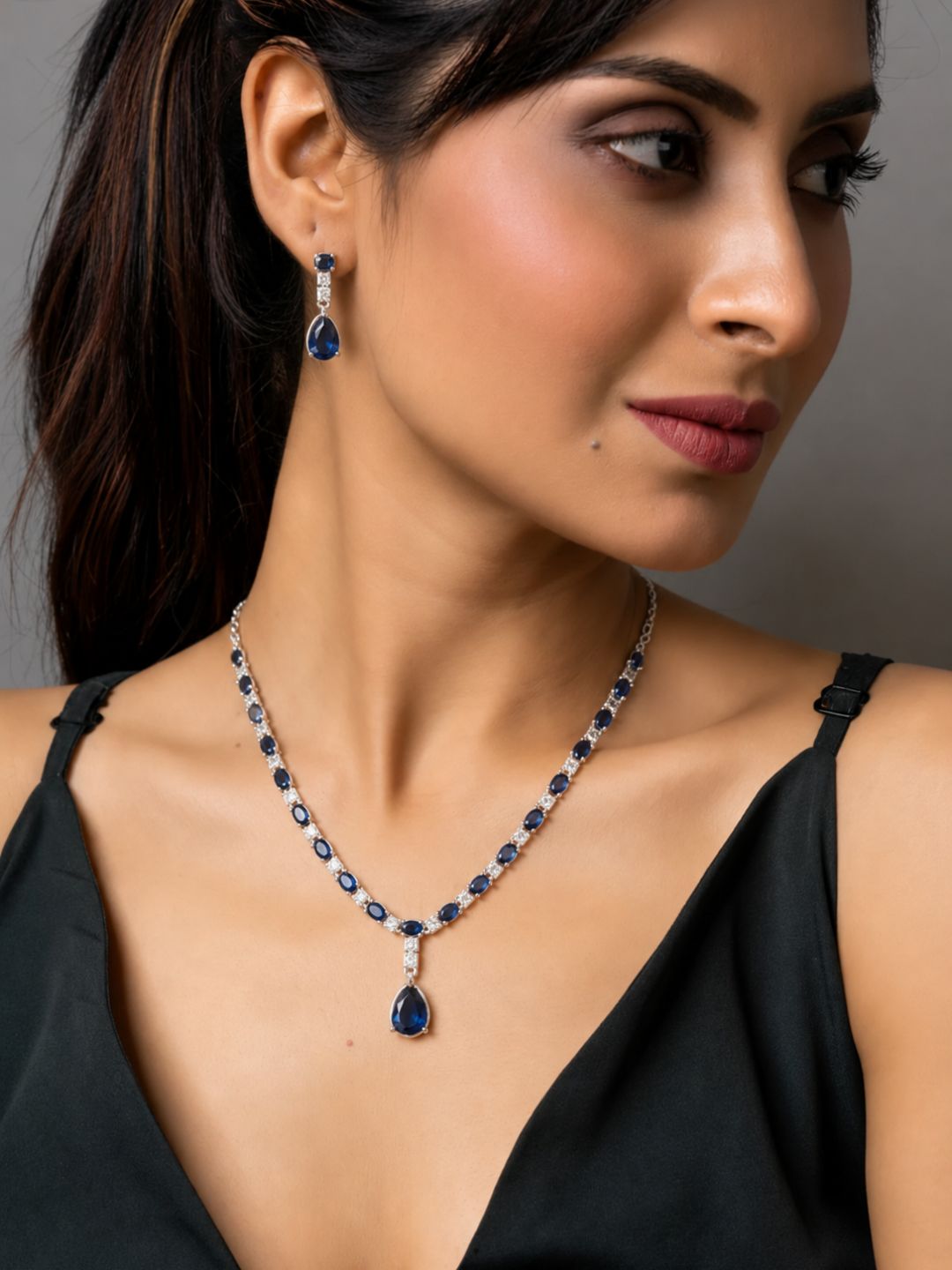 Nayra diamond necklace with earings set