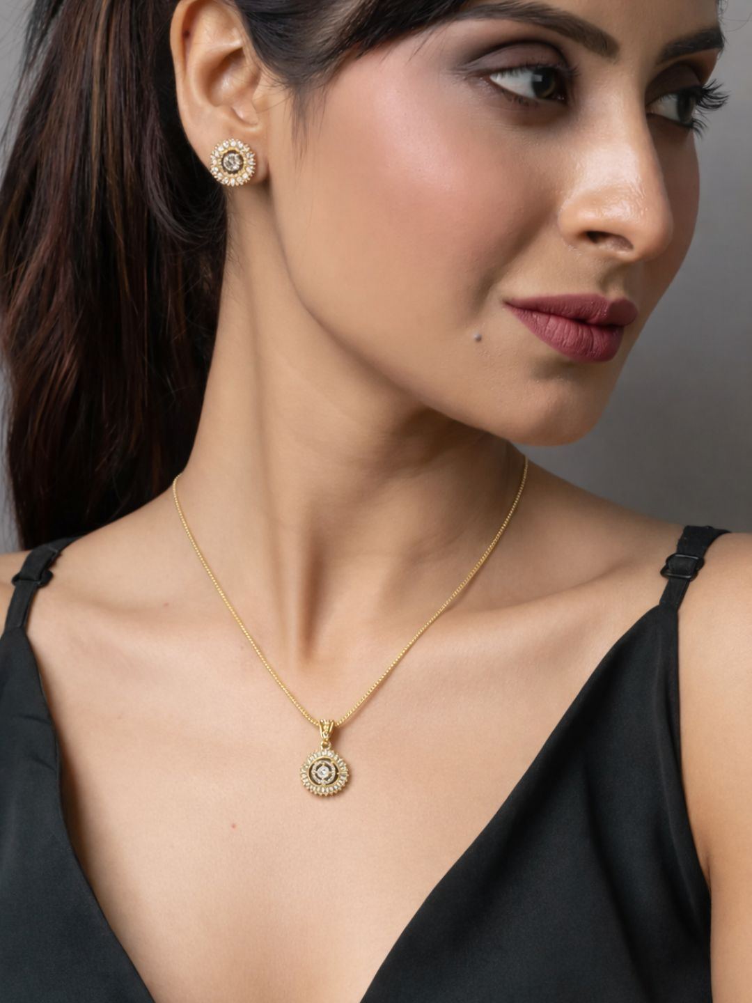 Alankrita Diamond earing & pendant stud