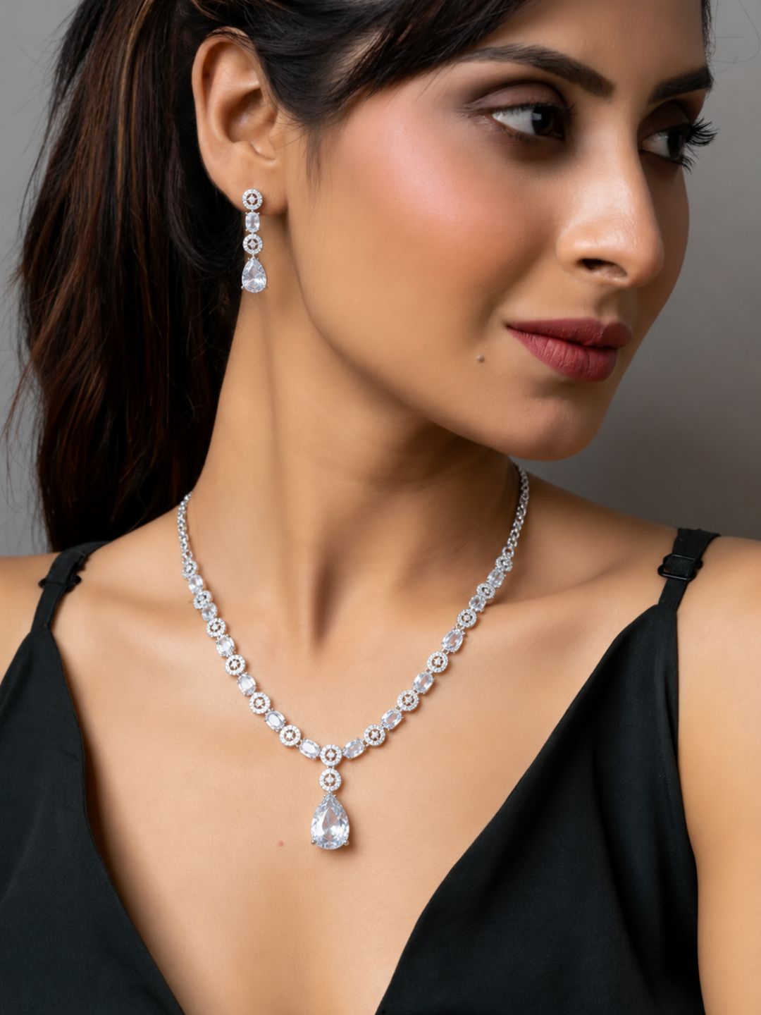 Nayra diamond necklace with earings set