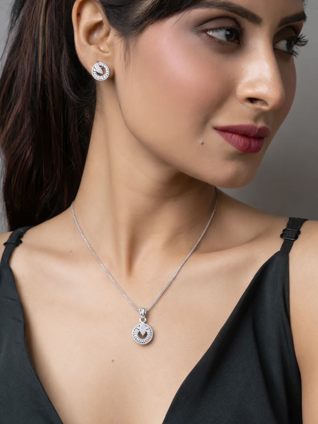 Alankrita Diamond earing & pendant stud
