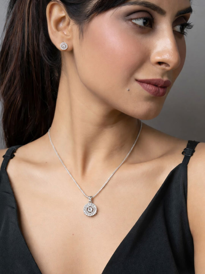 Alankrita Diamond earing & pendant stud