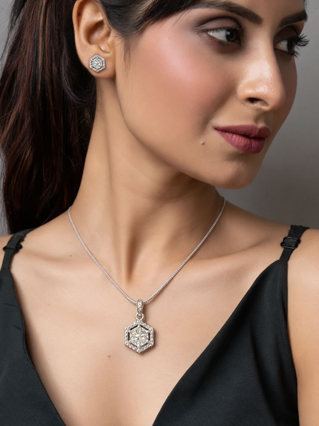 Alankrita Diamond earing & pendant stud
