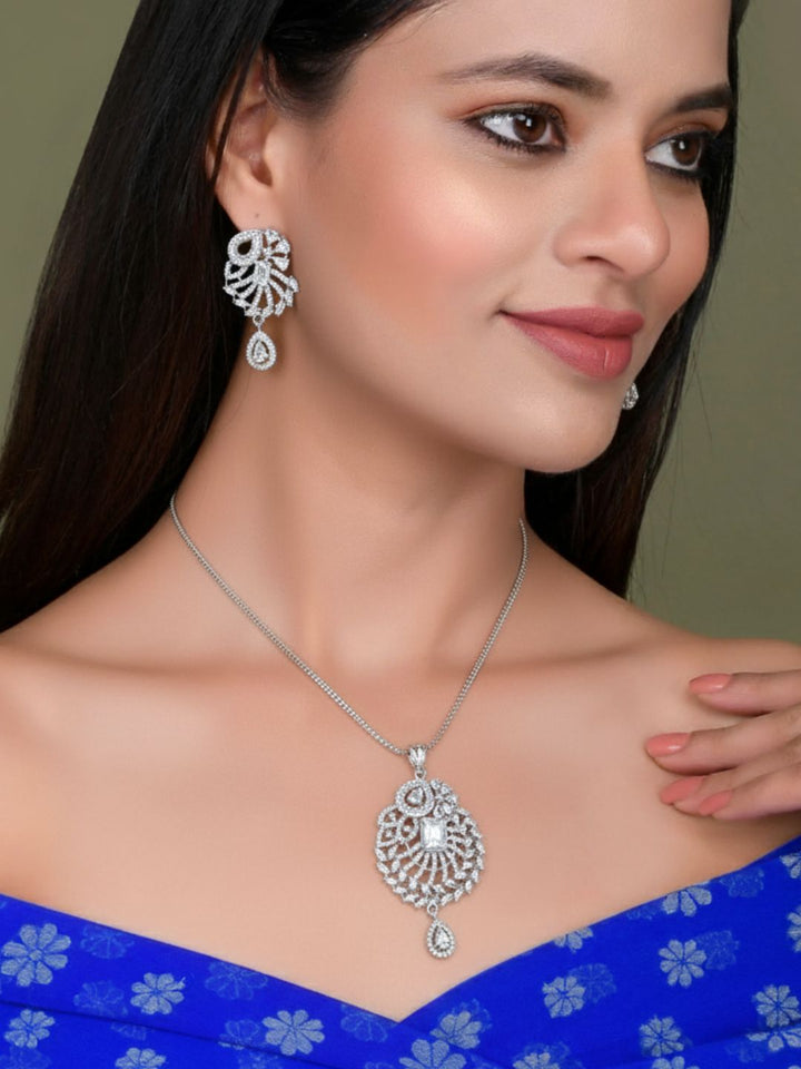 Savana Diamond Earing & Pendant Set