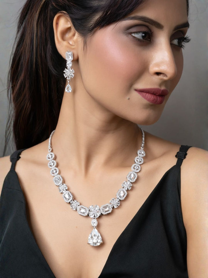 Nayra diamond necklace with earings set