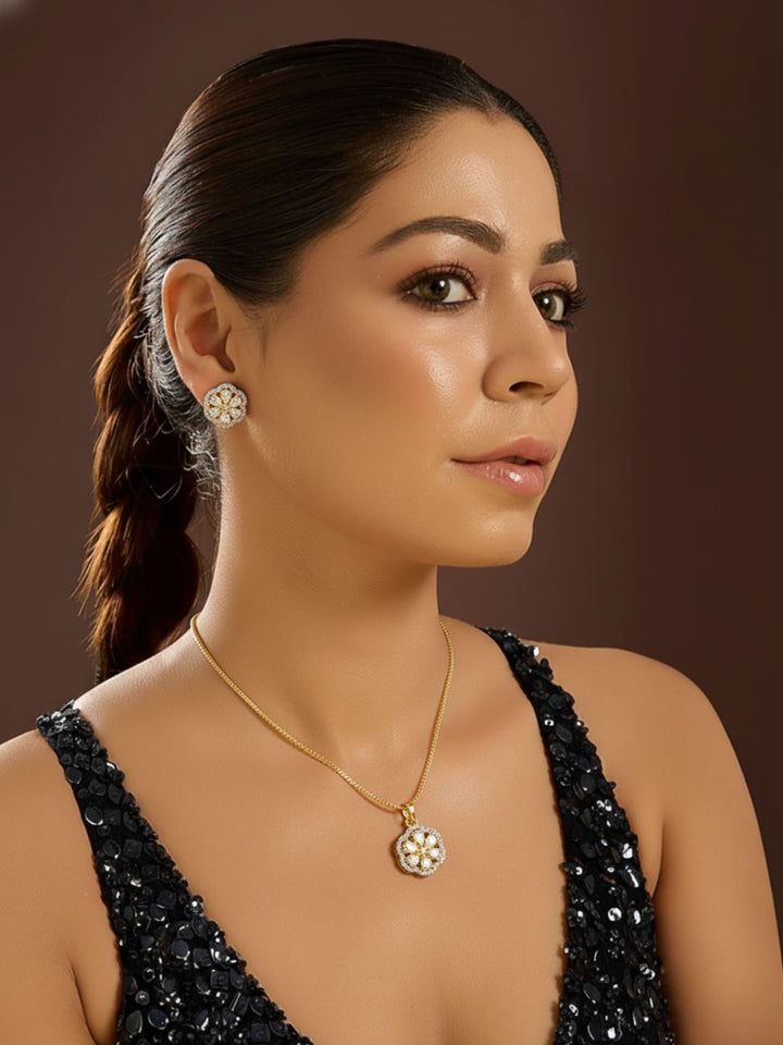 Antaara diaomond earing & pendant stud