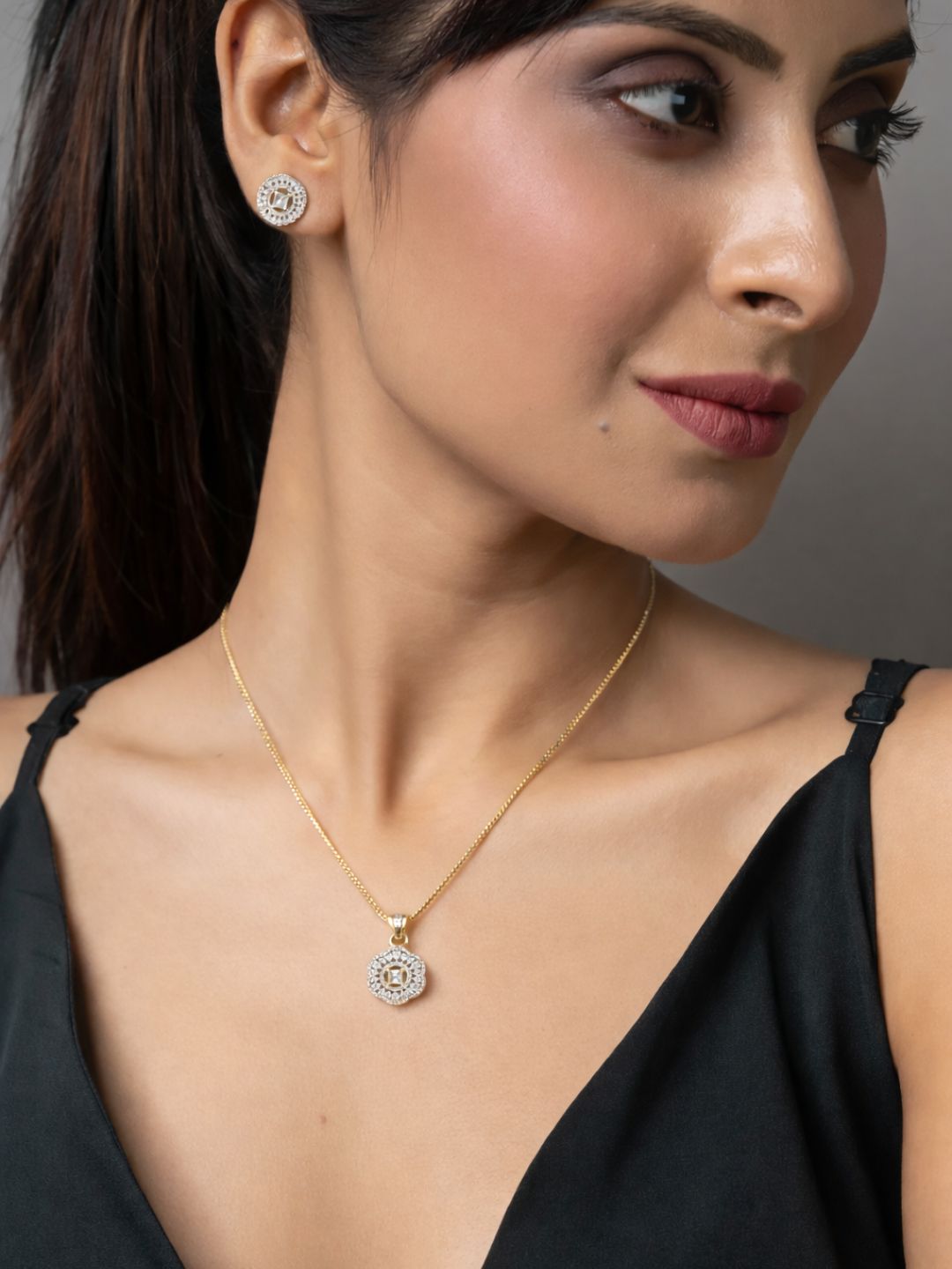 Alankrita Diamond earing & pendant stud