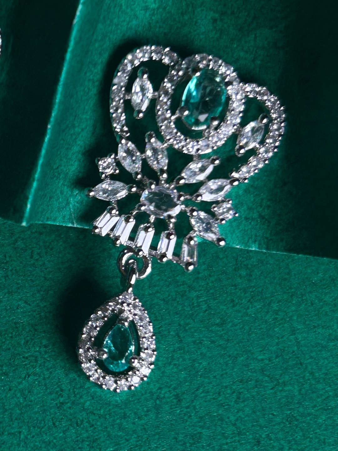 Savana Diamond Earing & Pendant Set