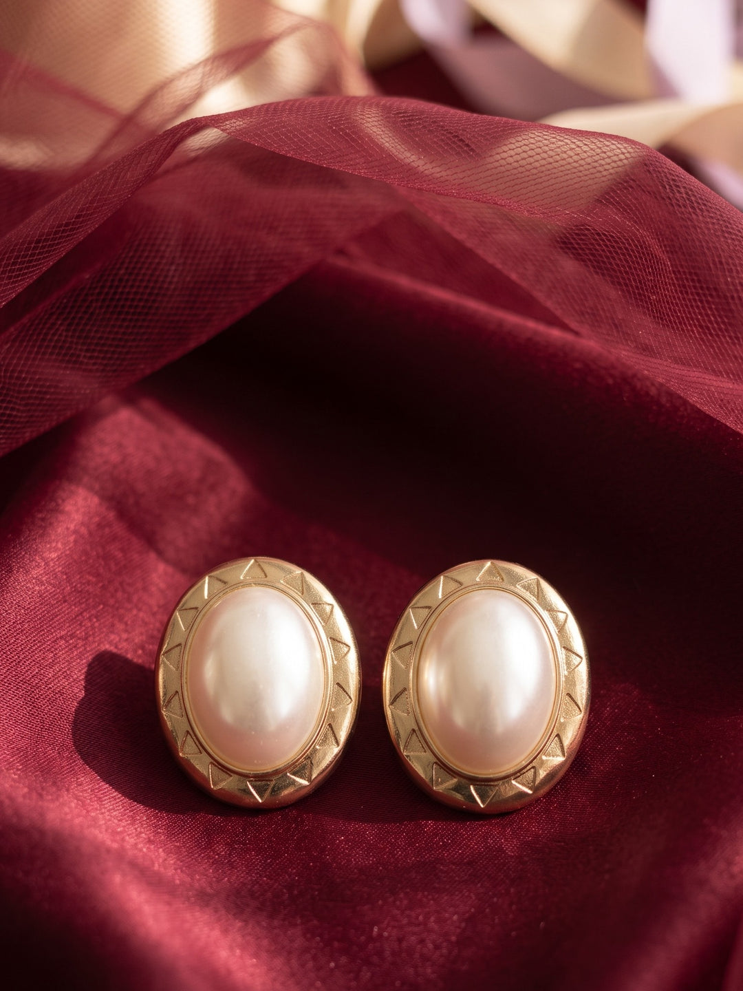 Monstera Golden Oval Pearl Earrings