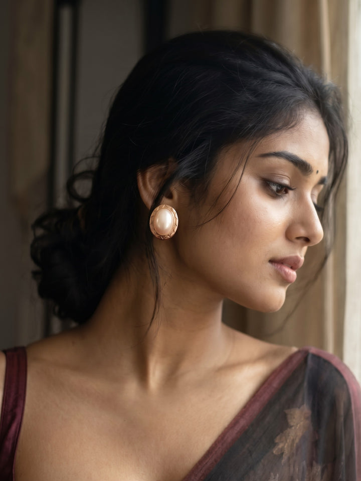 Monstera Golden Oval Pearl Earrings