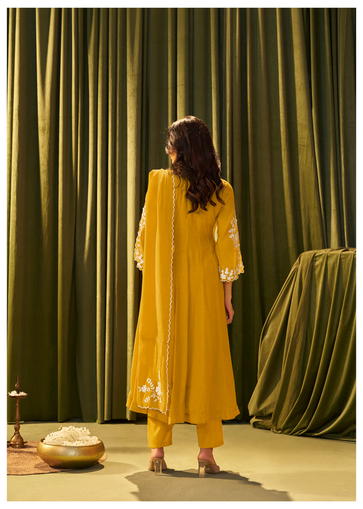 Albeli flax embroidery suit set