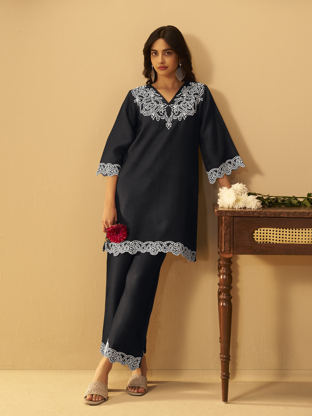 itrh sable embroidery cotton co-ord set