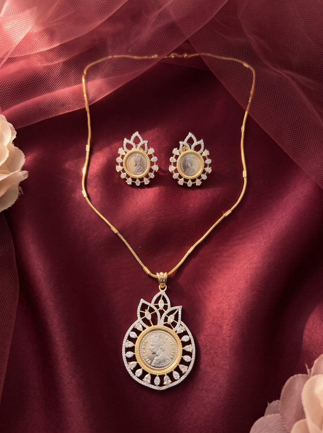 Zarika Ginni Pendant Set