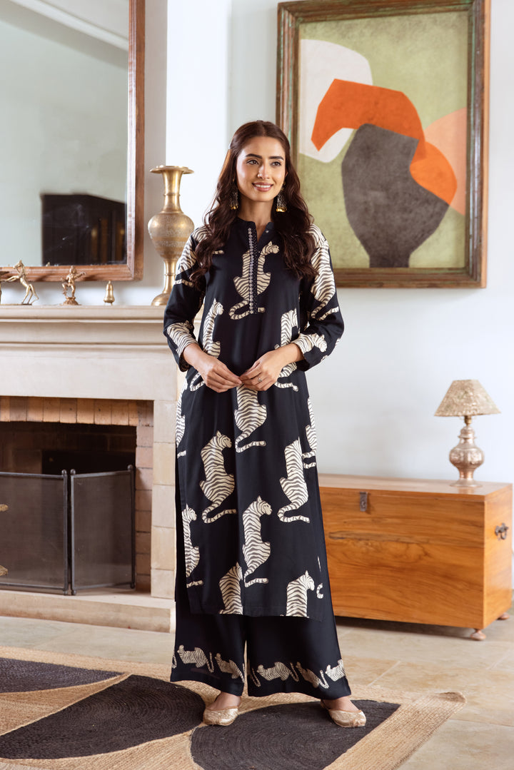 Aruna Onyx Tiger Kurta Pant Set