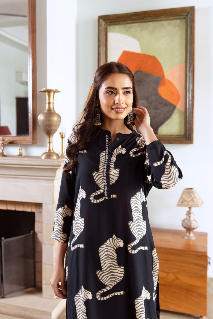 Aruna Onyx Tiger Kurta Pant Set