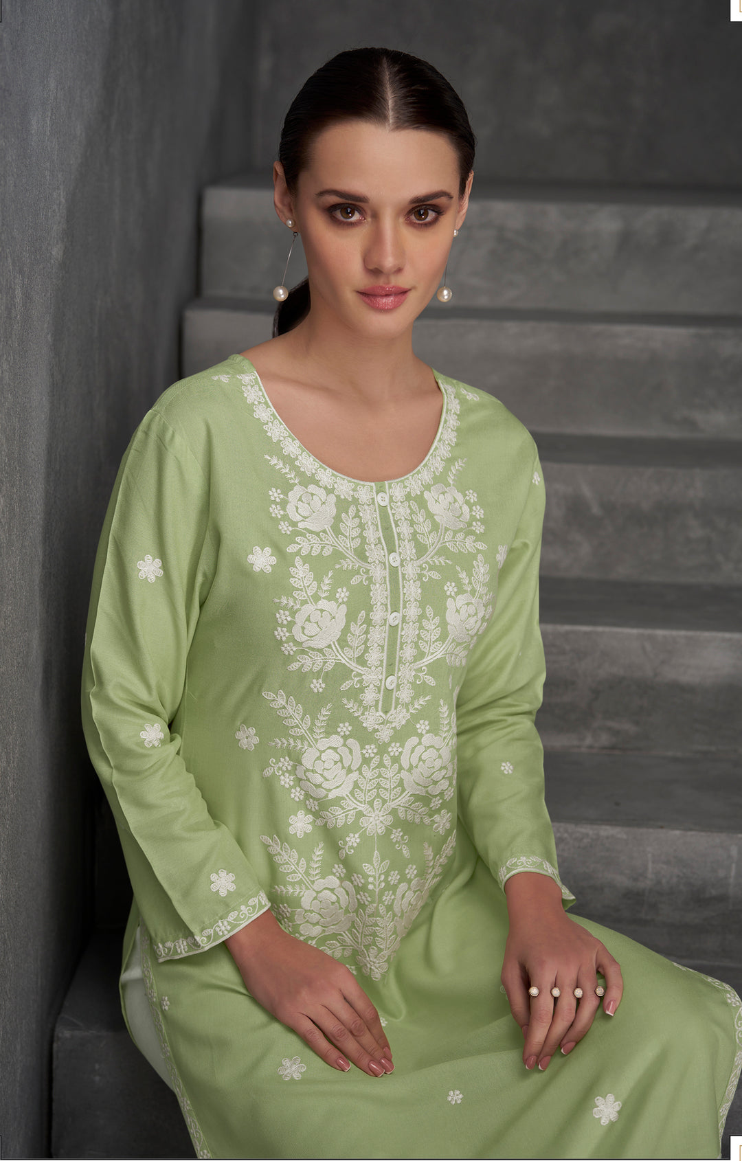 ISHARYA LEAF EMBROIDERY KURTA PANT SET