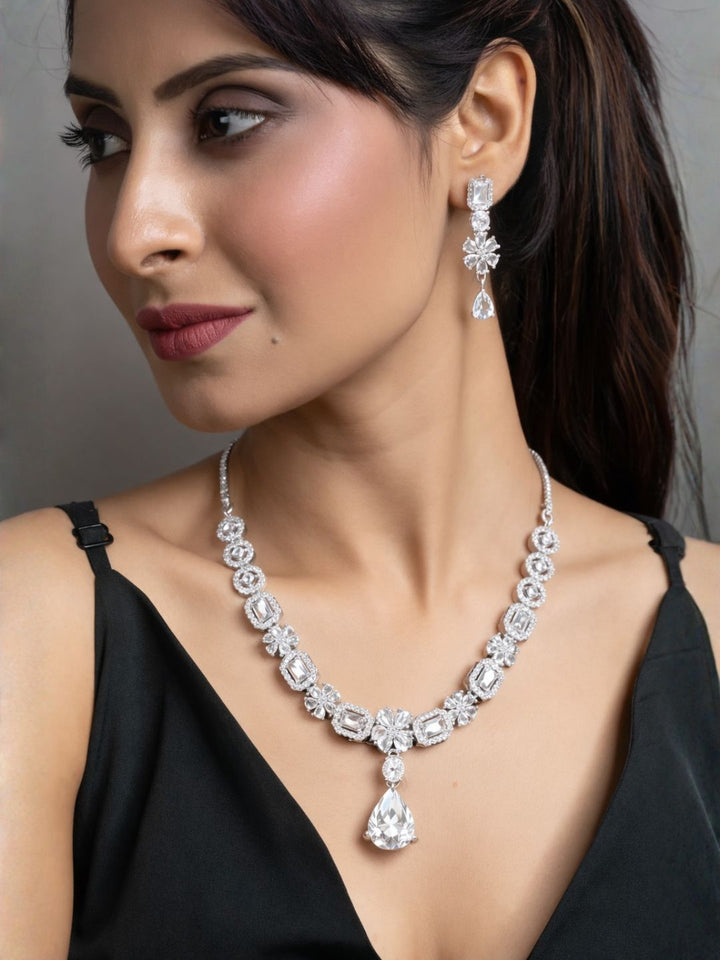 Nayra diamond necklace with earings set