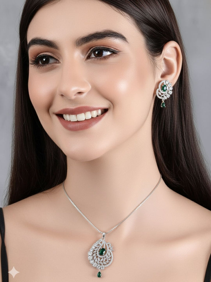Savana Diamond Earing & Pendant Set