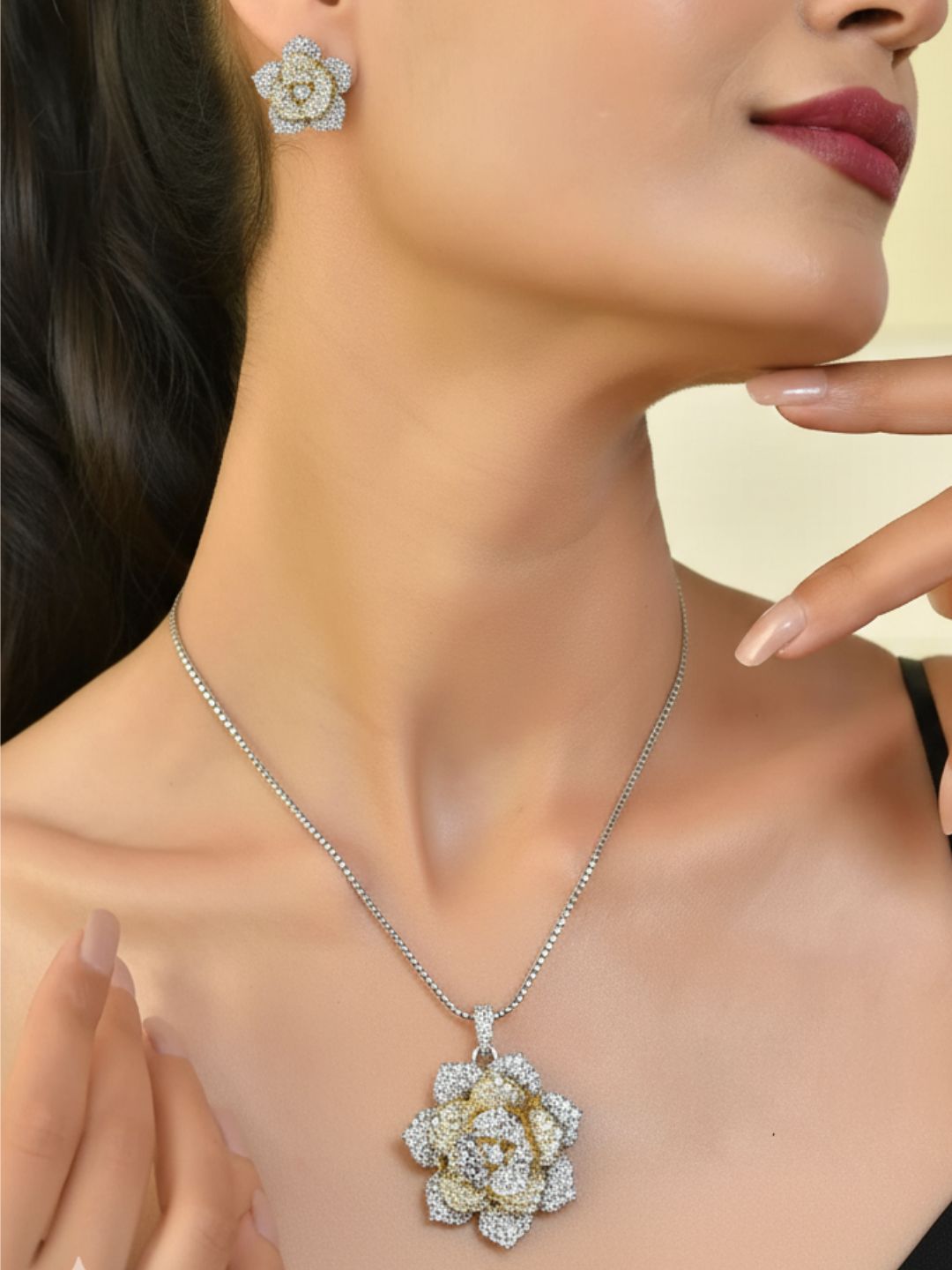 Savana Diamond Earing & Pendant Set