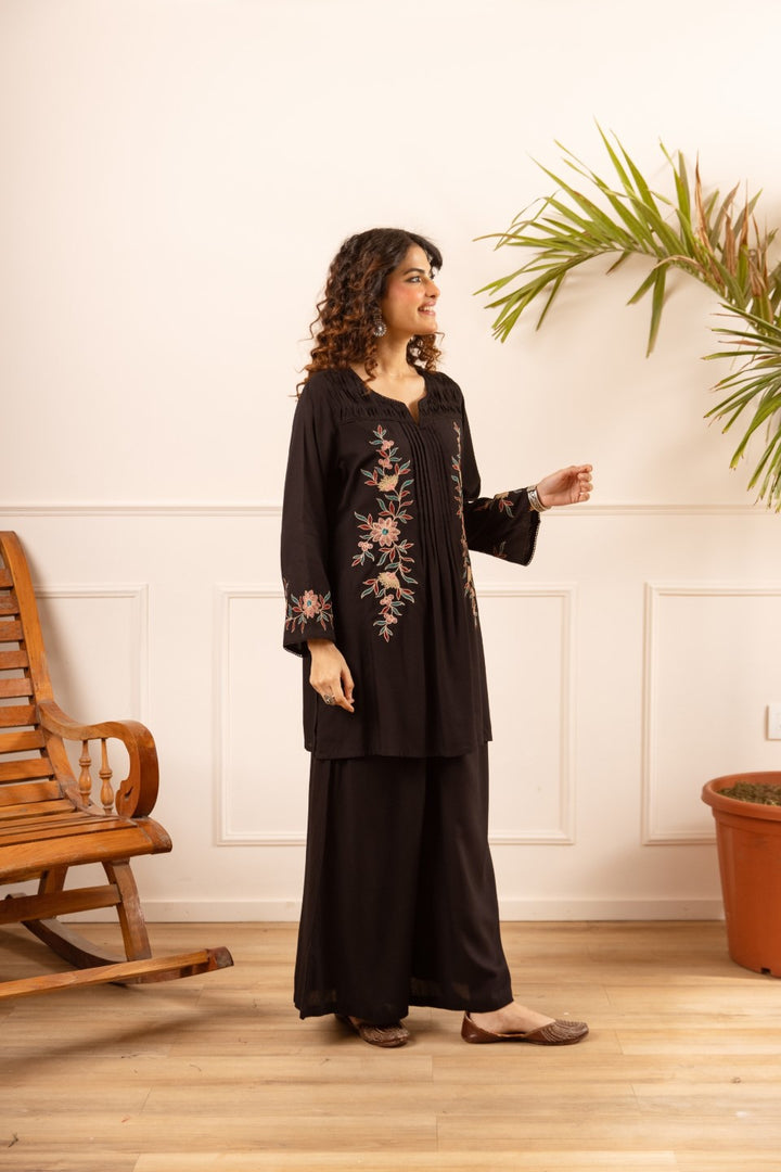 Karen soot embroidery cotton co-ord set