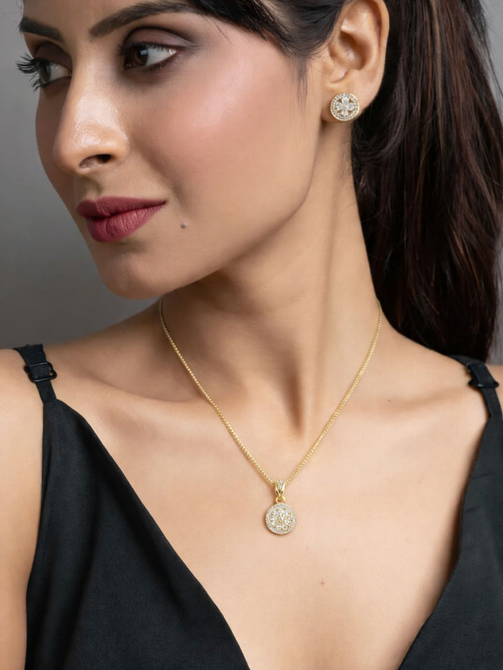 Alankrita Diamond earing & pendant stud