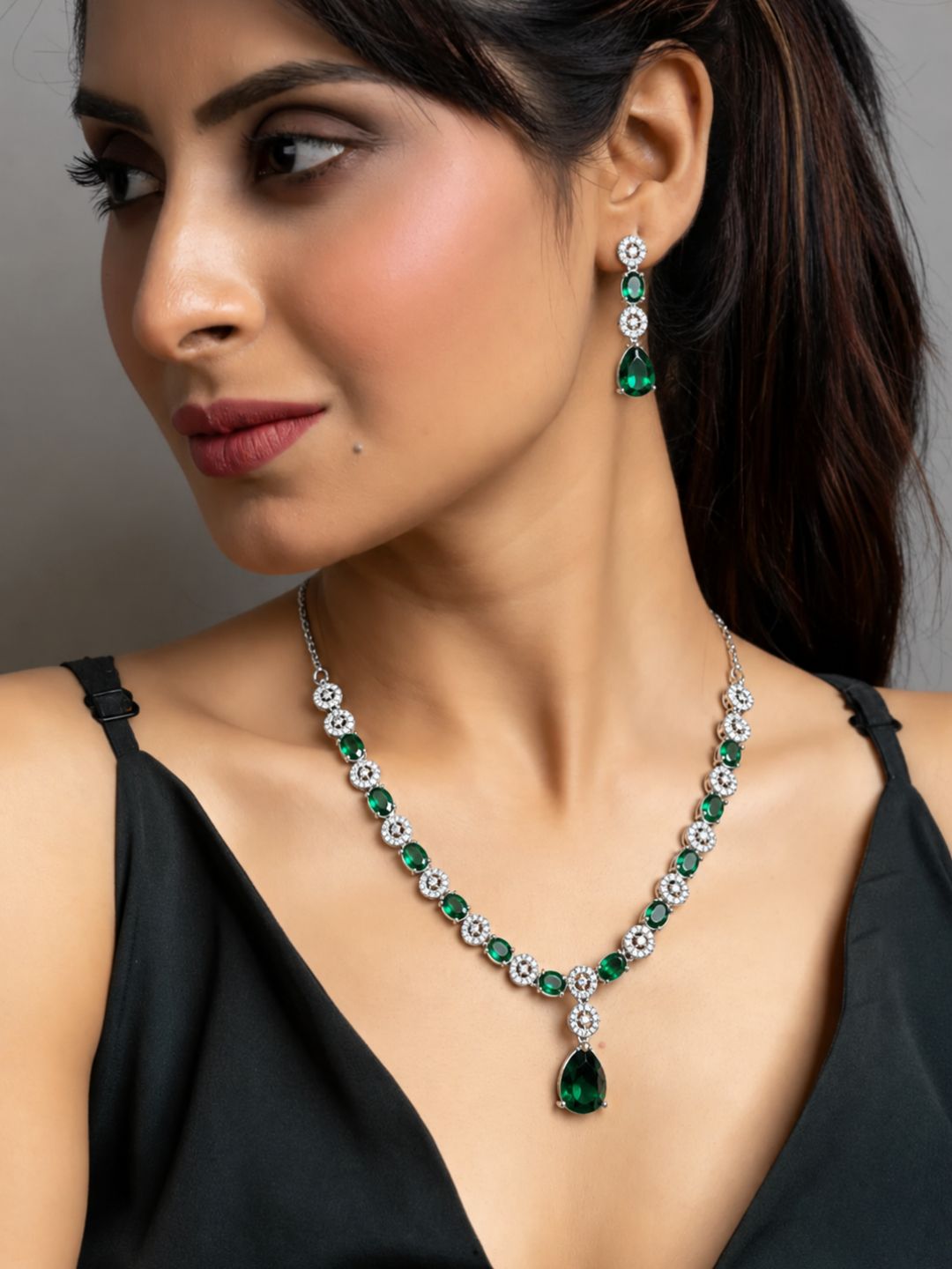 Nayra diamond necklace with earings set