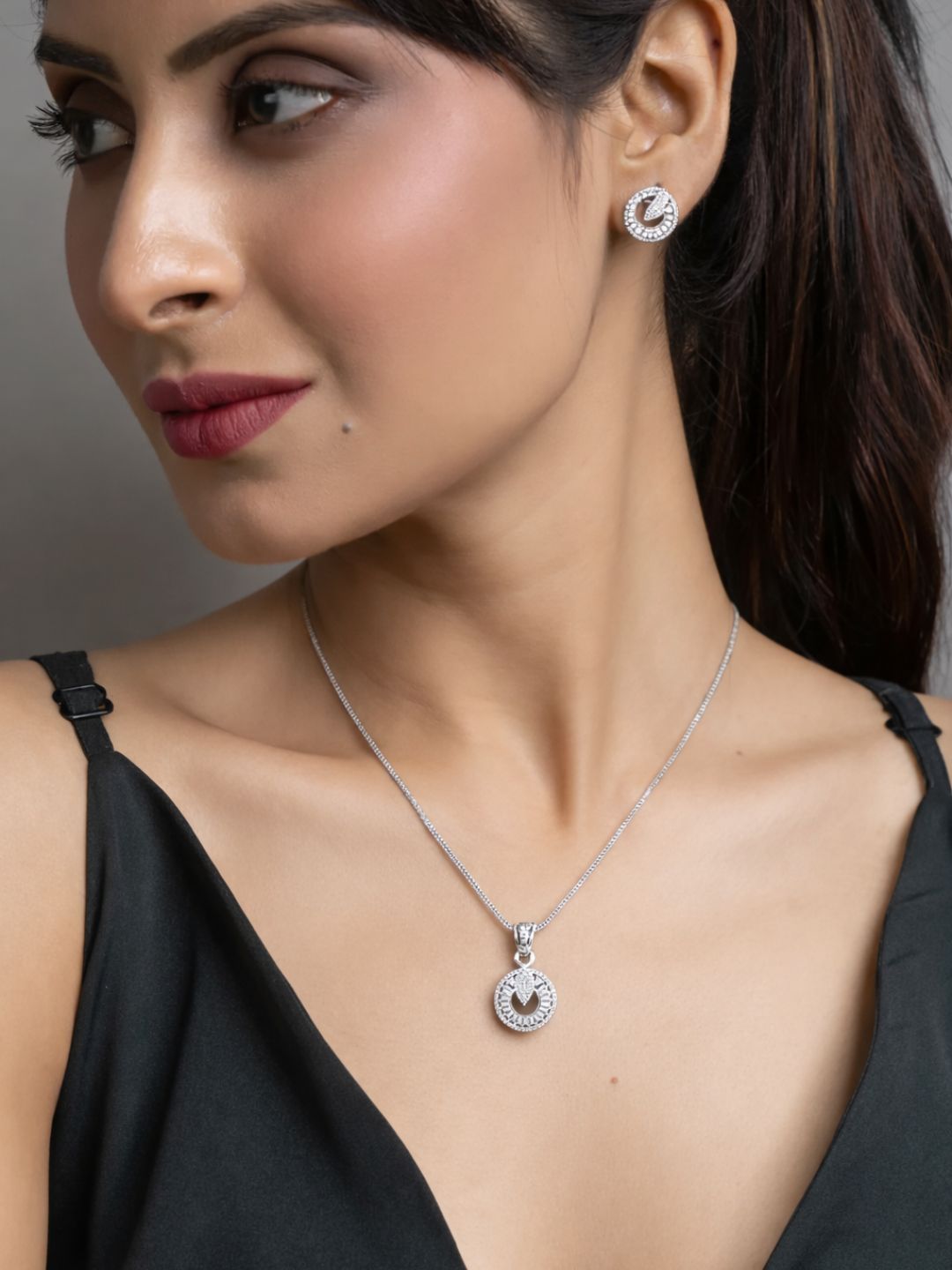 Alankrita Diamond earing & pendant stud