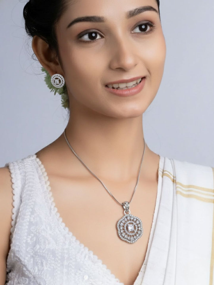 Savana Diamond Earing & Pendant Set