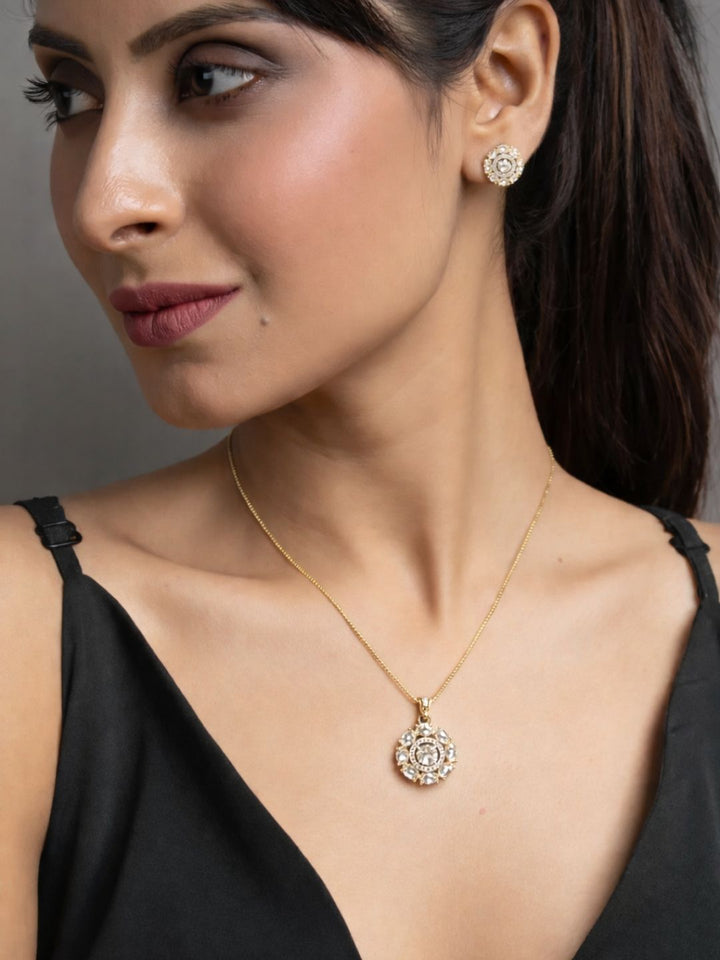 Alankrita Diamond earing & pendant stud