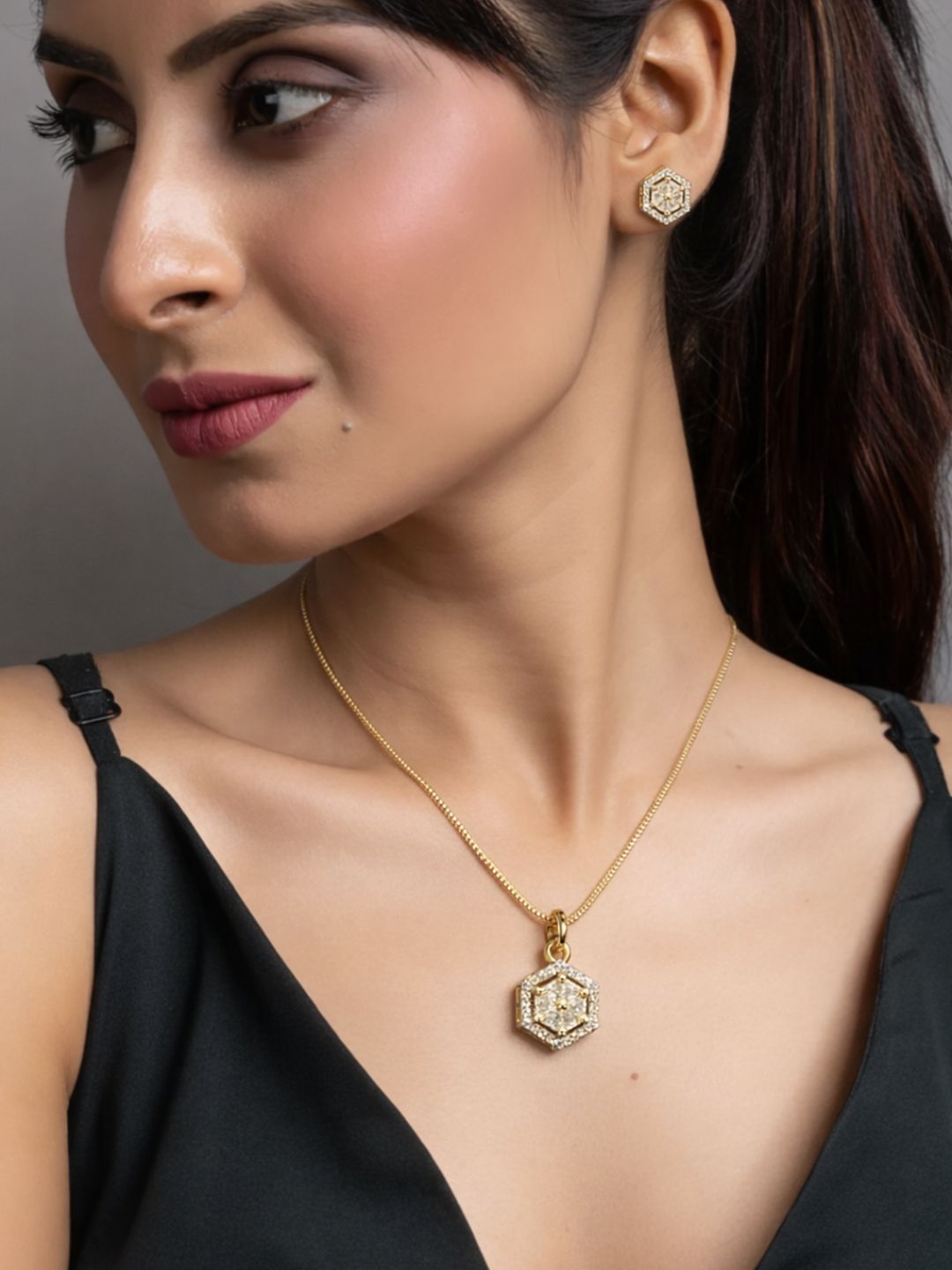 Alankrita Diamond earing & pendant stud