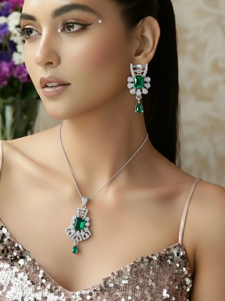 Savana Diamond Earing & Pendant Set