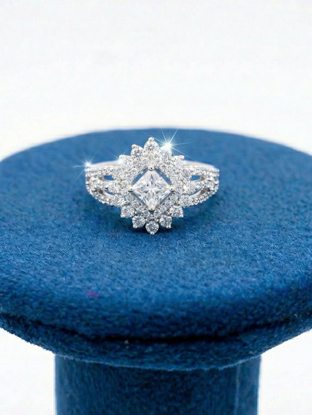 Rivaaz Royale Diamond Ring