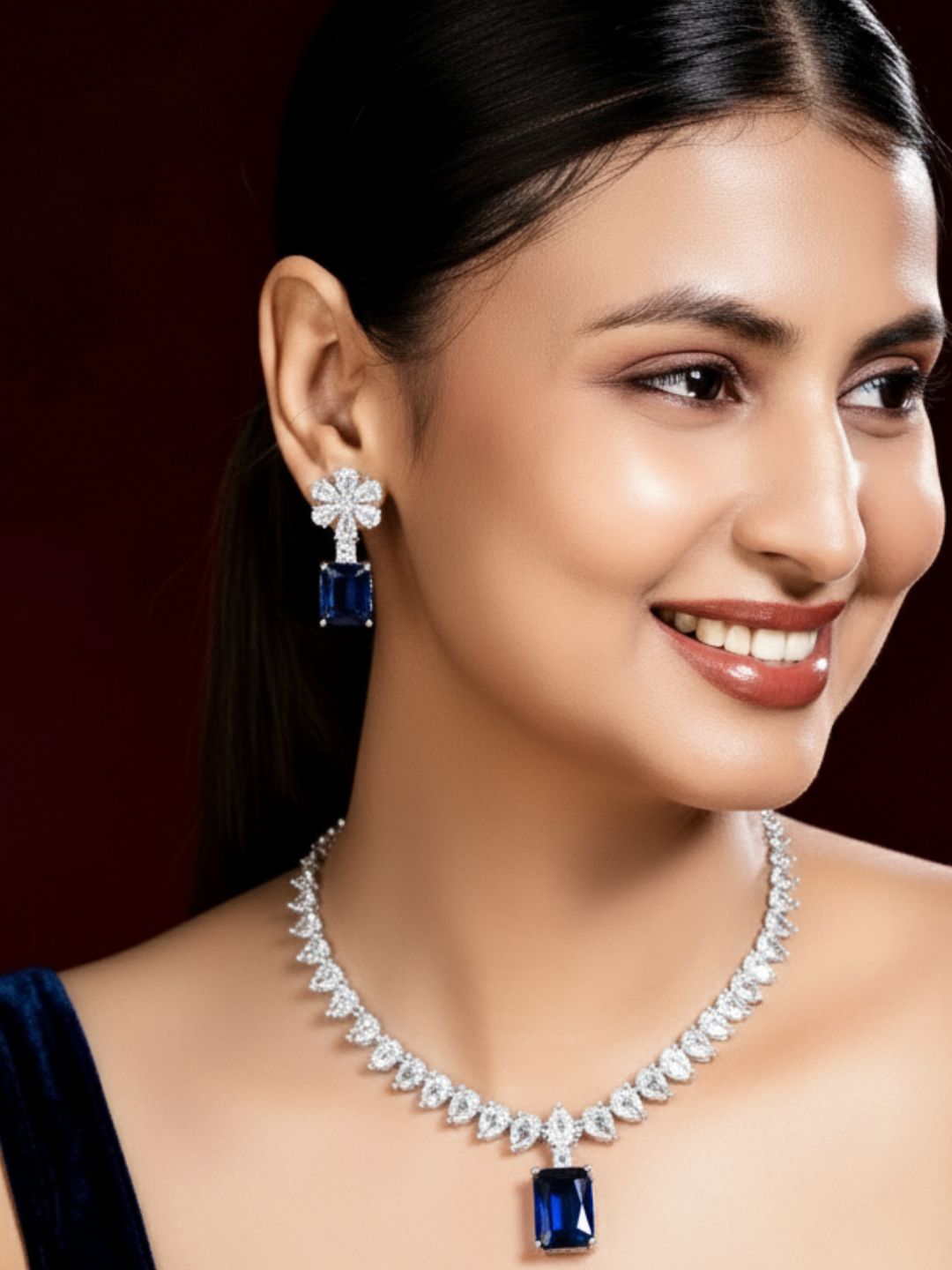 Antaara Diamond Necklace with Earings