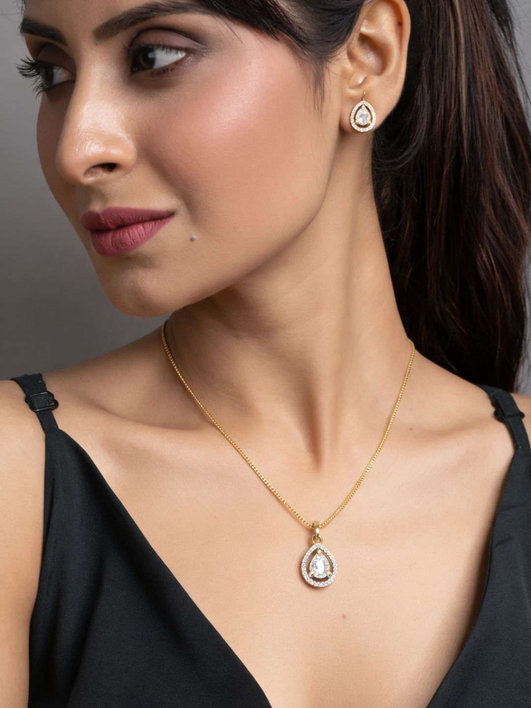 Alankrita Diamond earing & pendant stud