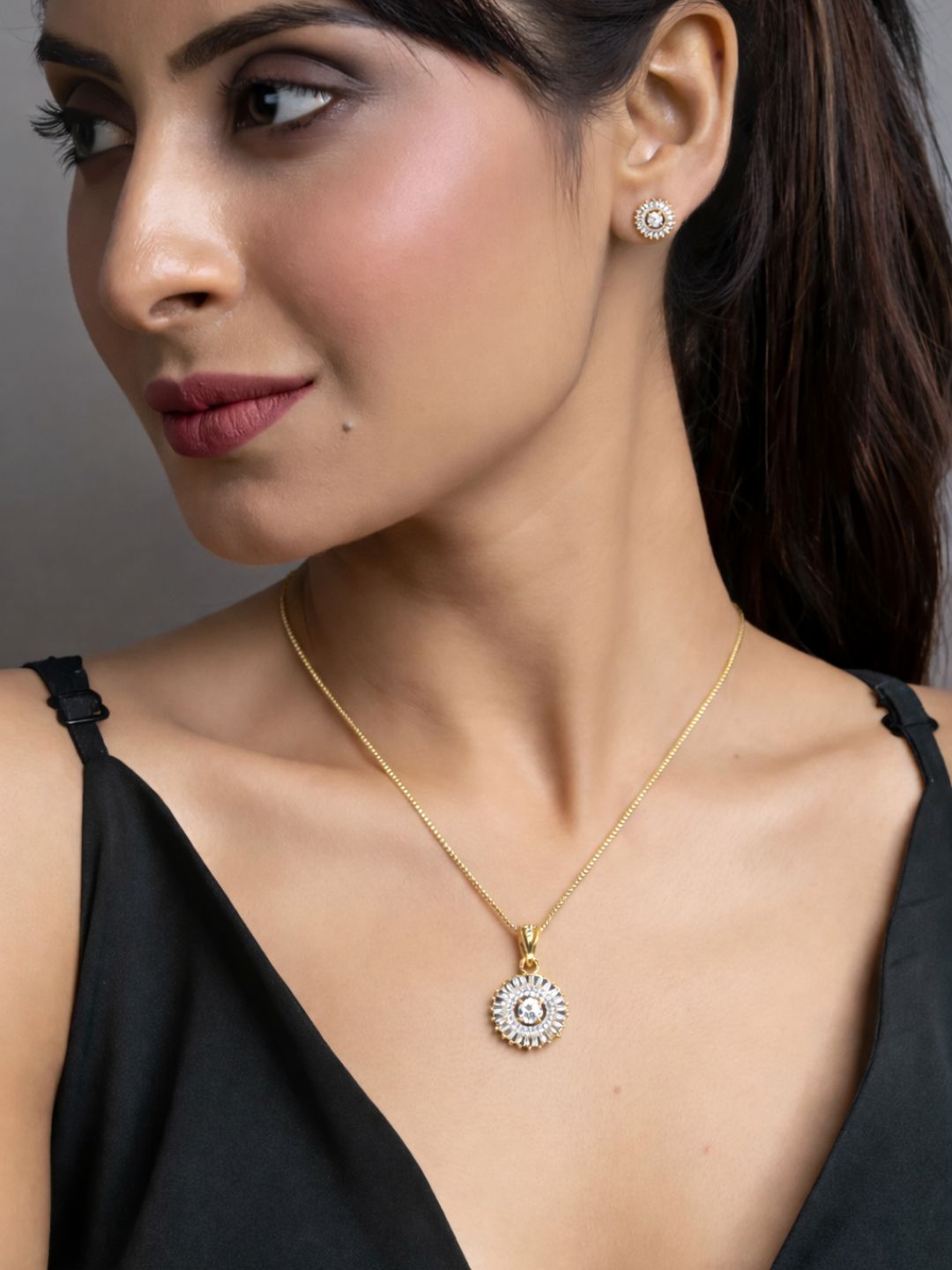 Alankrita Diamond earing & pendant stud