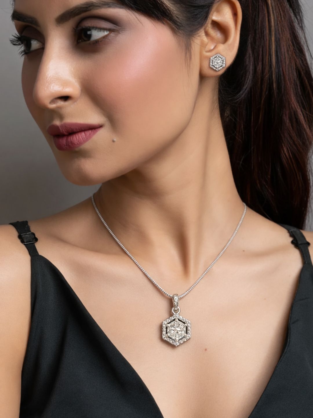 Alankrita Diamond earing & pendant stud