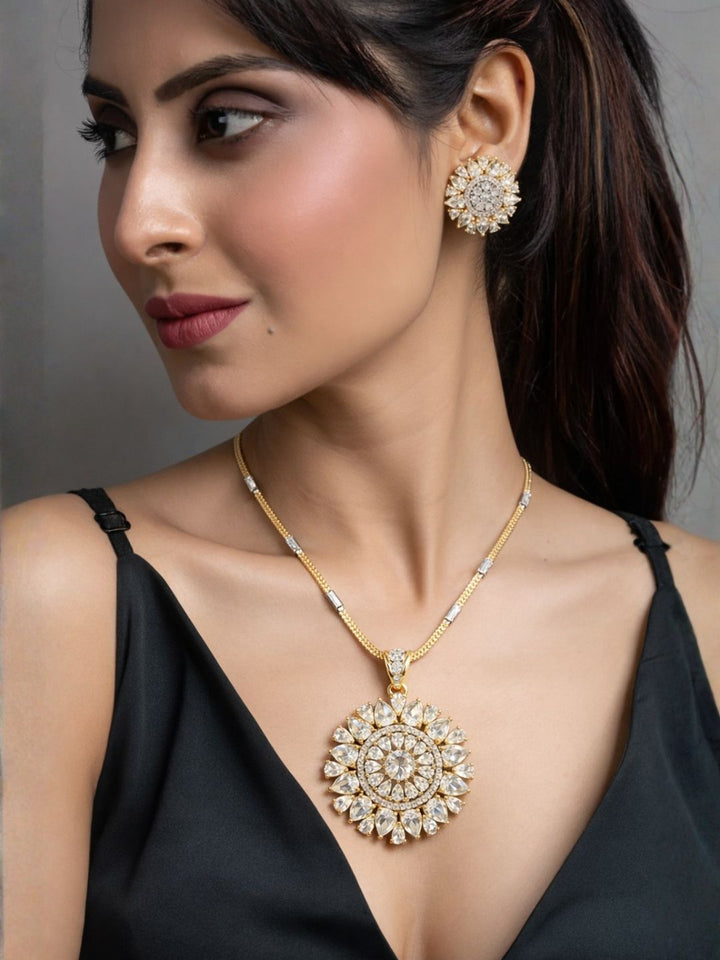Nayra diamond pendant with earings set