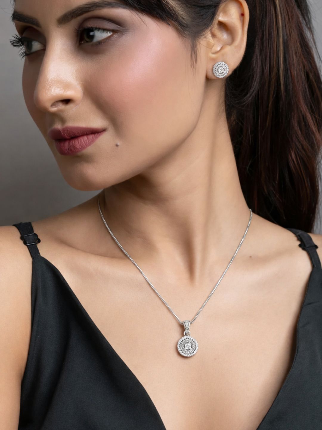 Alankrita Diamond earing & pendant stud