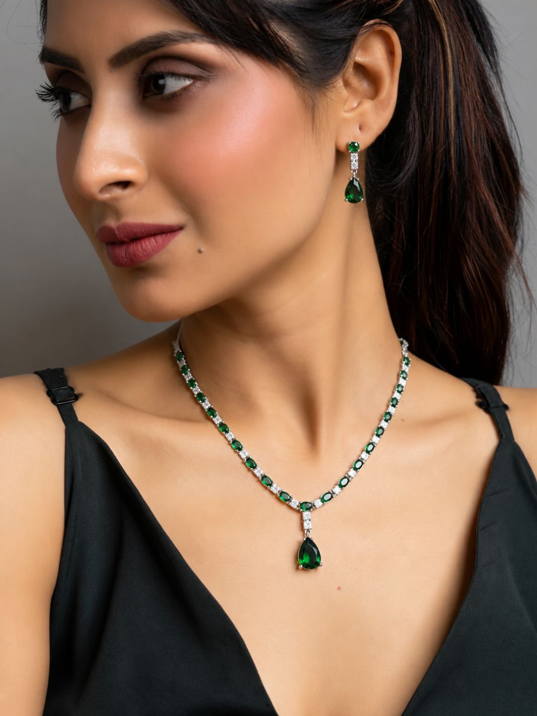 Nayra diamond necklace with earings set